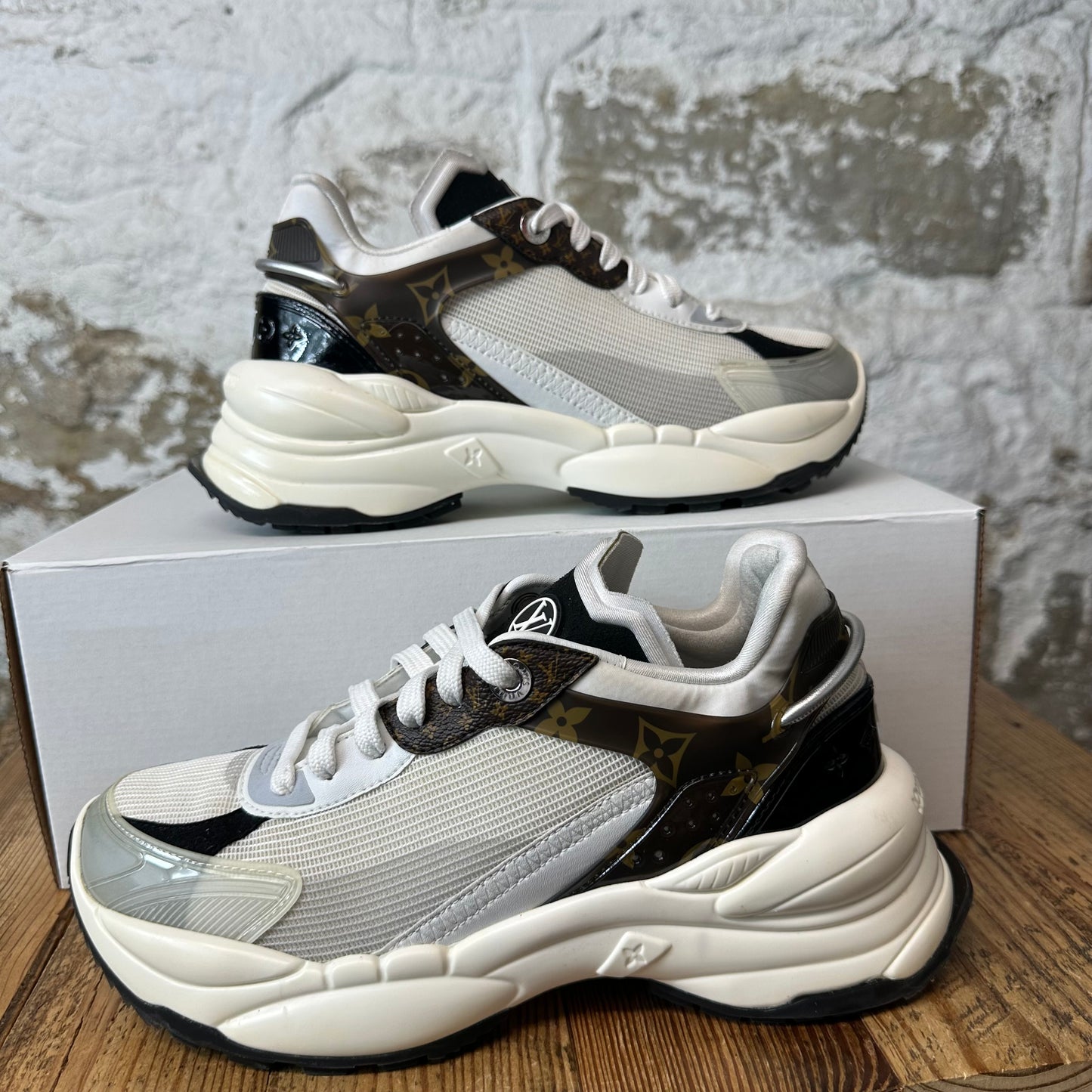 Louis Vuitton Brown Monogram Black White Run 55 Sneaker Sz 6 (38.5)