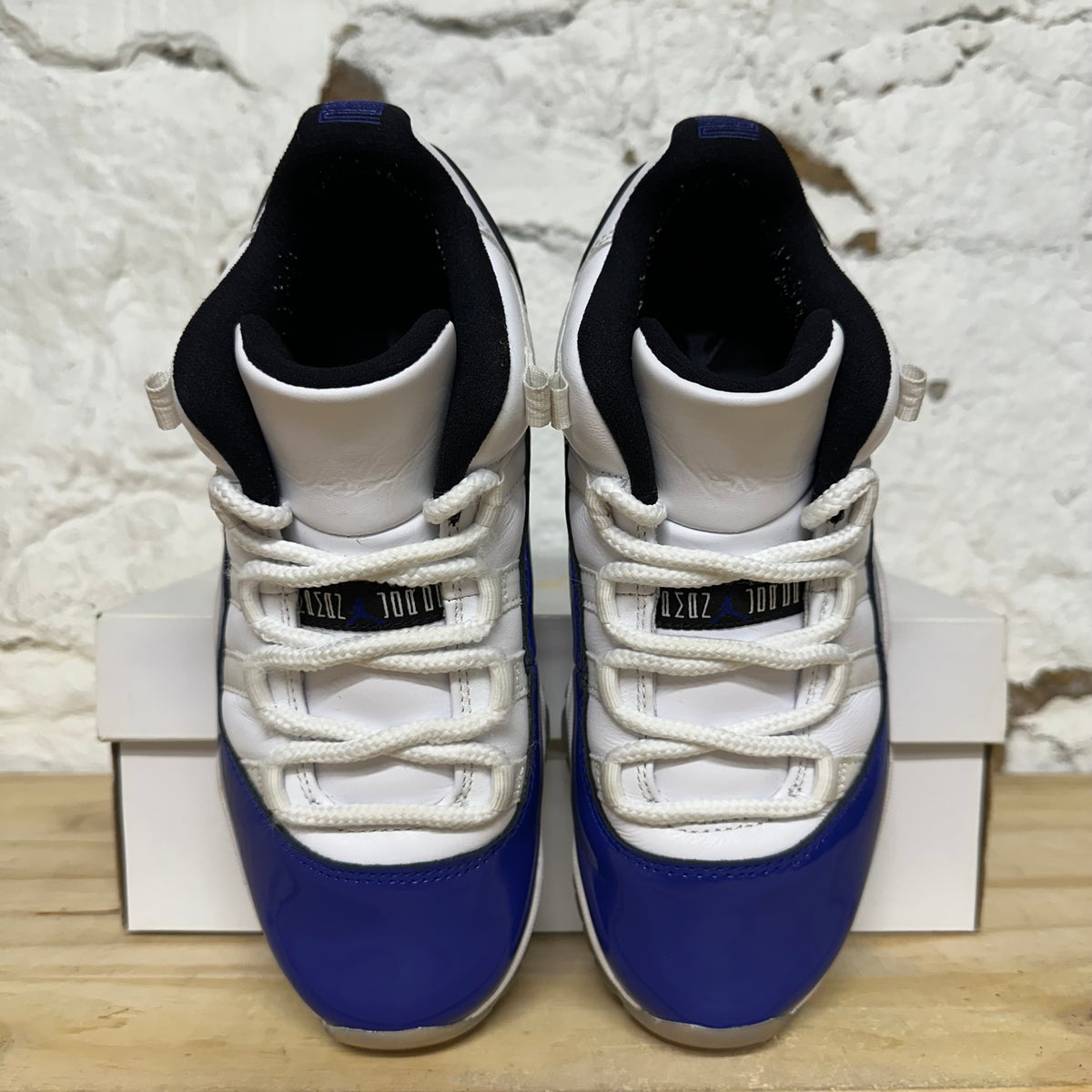 Air Jordan 11 Low White Concord Sz 5.5 (7W)