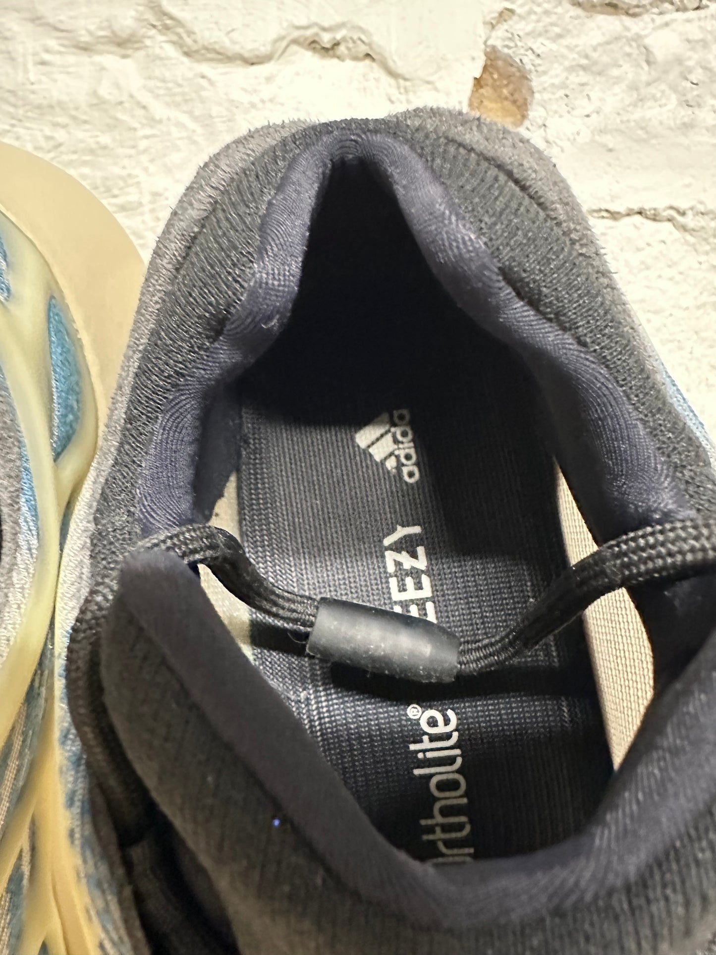 Yeezy 700 Kyanite Sz 7.5