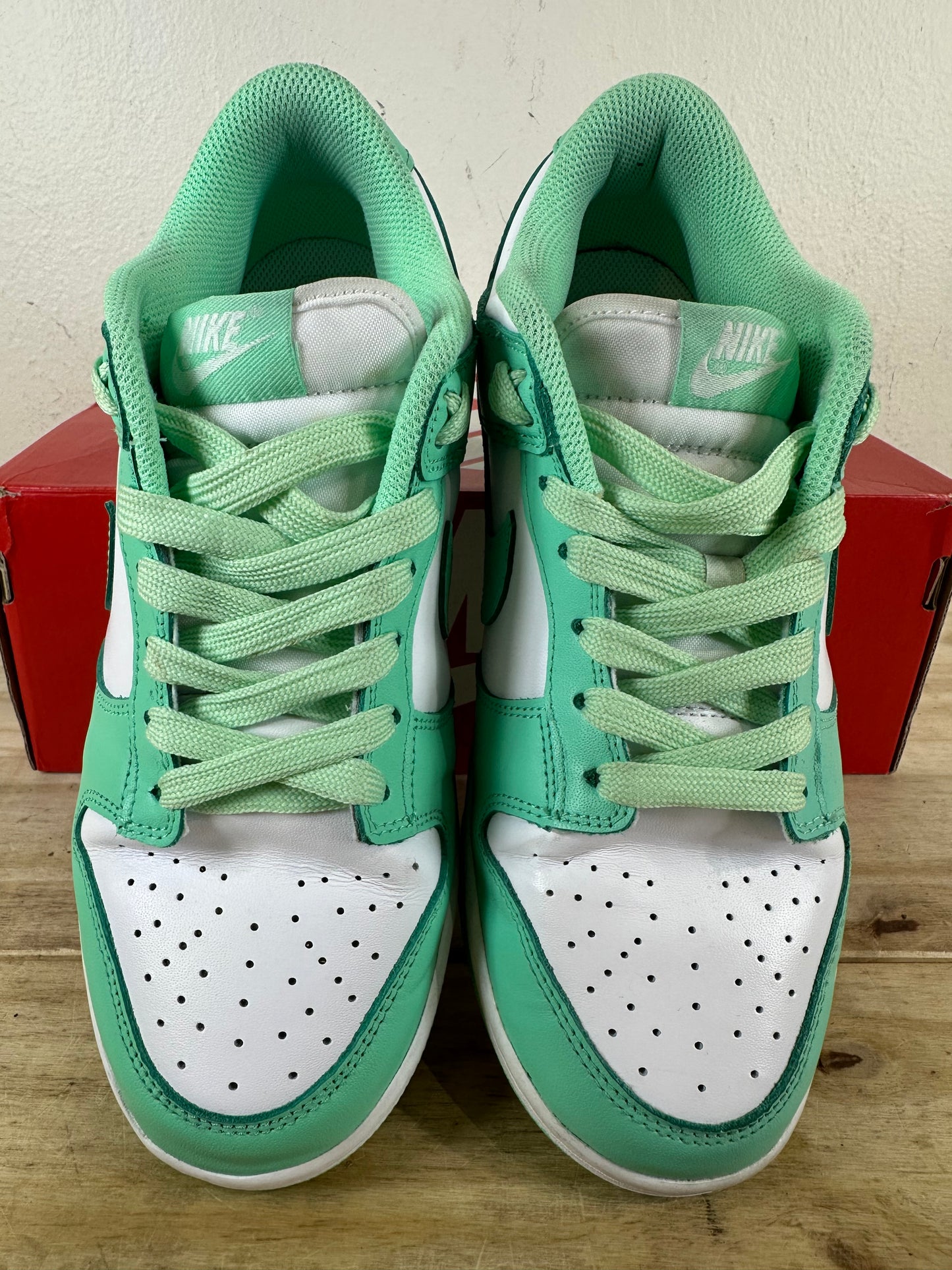 Nike Dunk Low Green Glow Sz 7.5(9W)