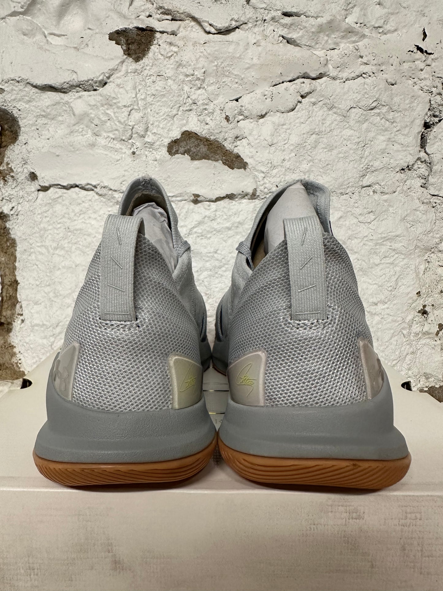 Under Armour Curry 5 Grey Gum Sz 10.5 DS
