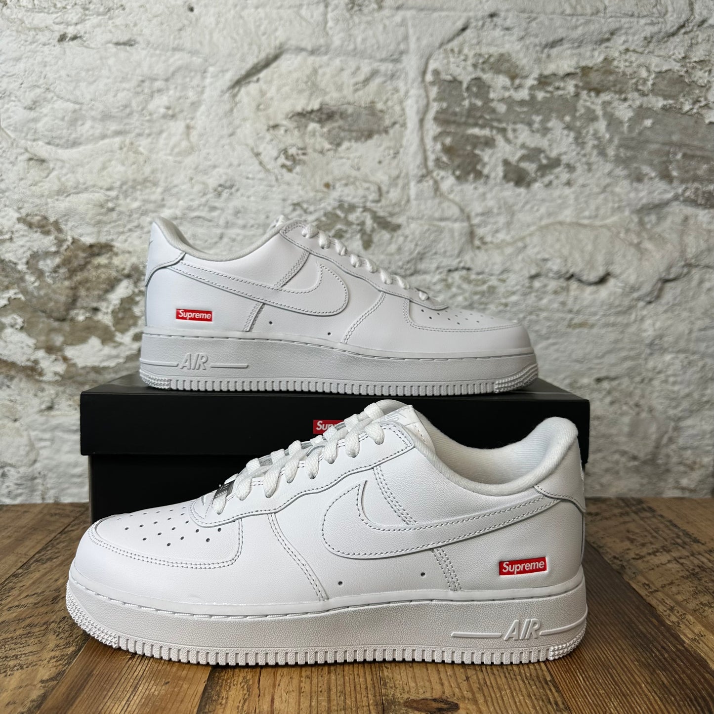 Nike Air Force 1 Low Supreme DS