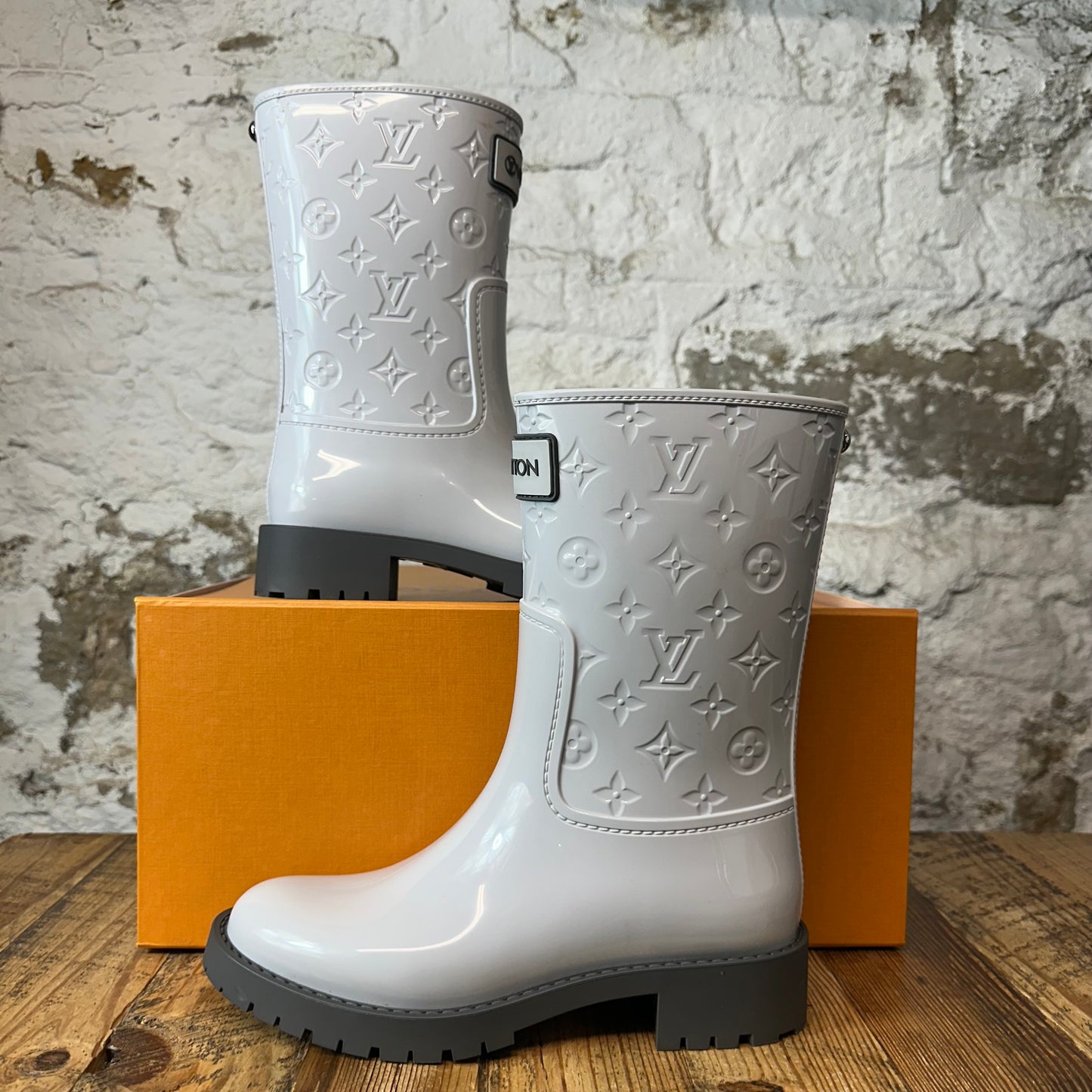Louis Vuitton Drop Flat Grey Monogram Rain Boot Sz 6 (38)