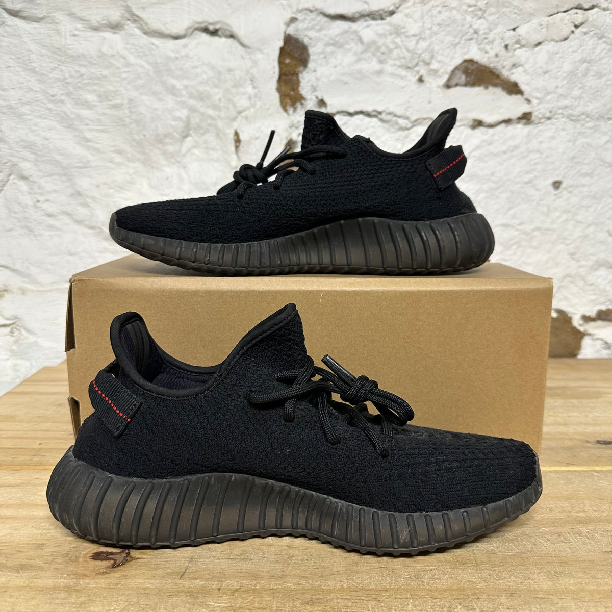 Yeezy 350 V2 Black Red Sz 9