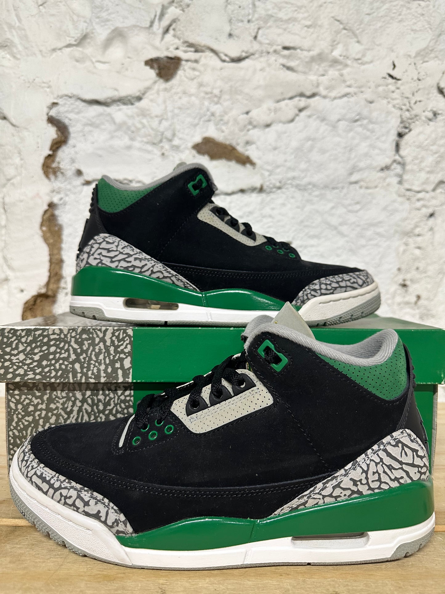 Air Jordan 3 Pine Green Sz 7