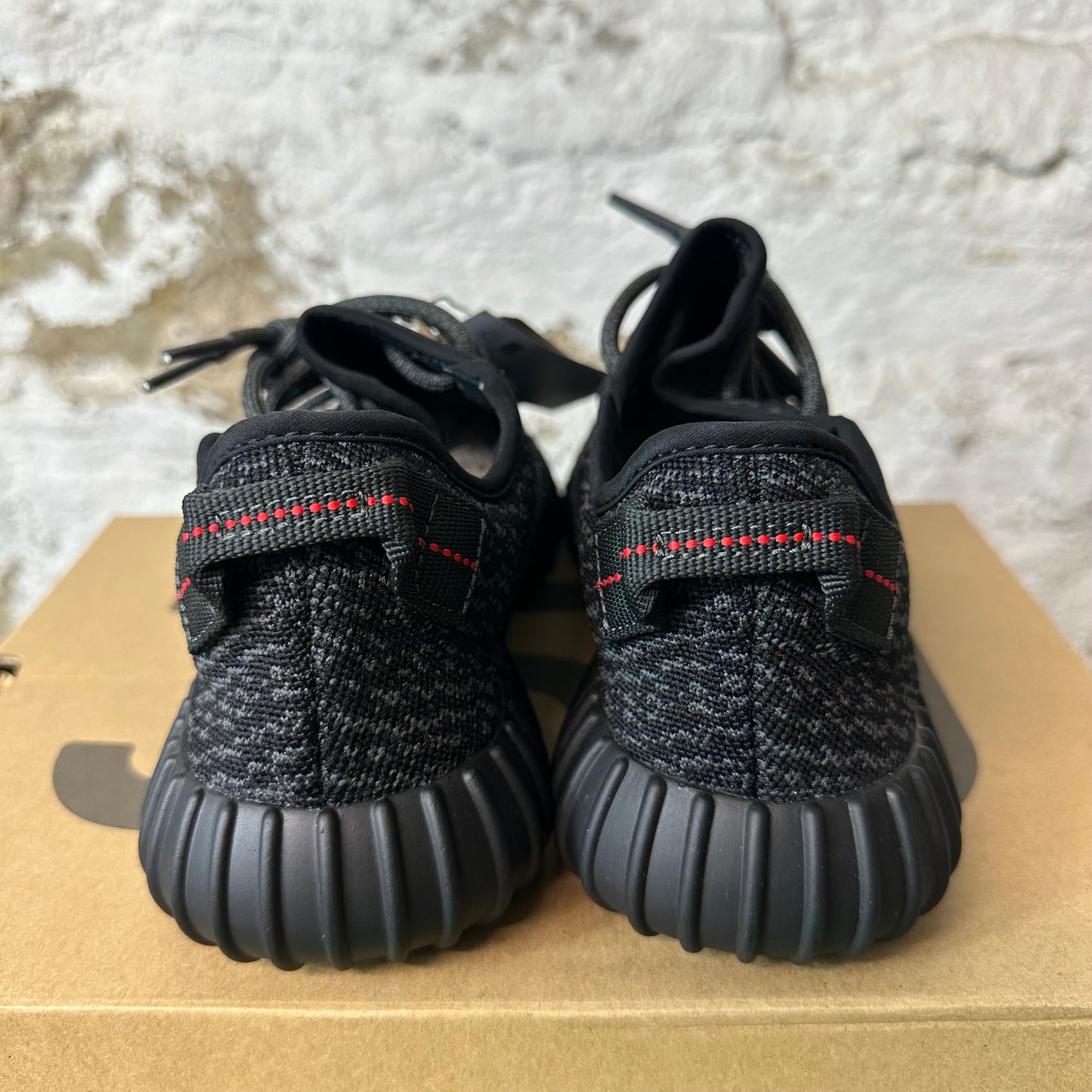 Yeezy 350 Pirate Black Sz 8 DS