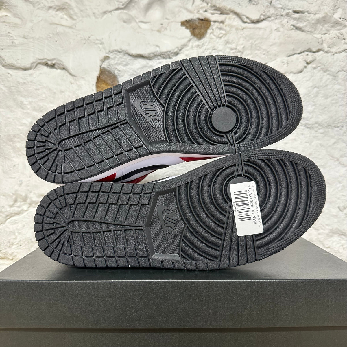 Air Jordan 1 Mid Chicago Black Toe Sz 10 DS