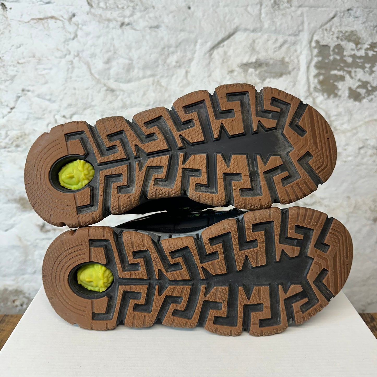 Versace Chain Reaction Red Black Sz 9 (42) No Box