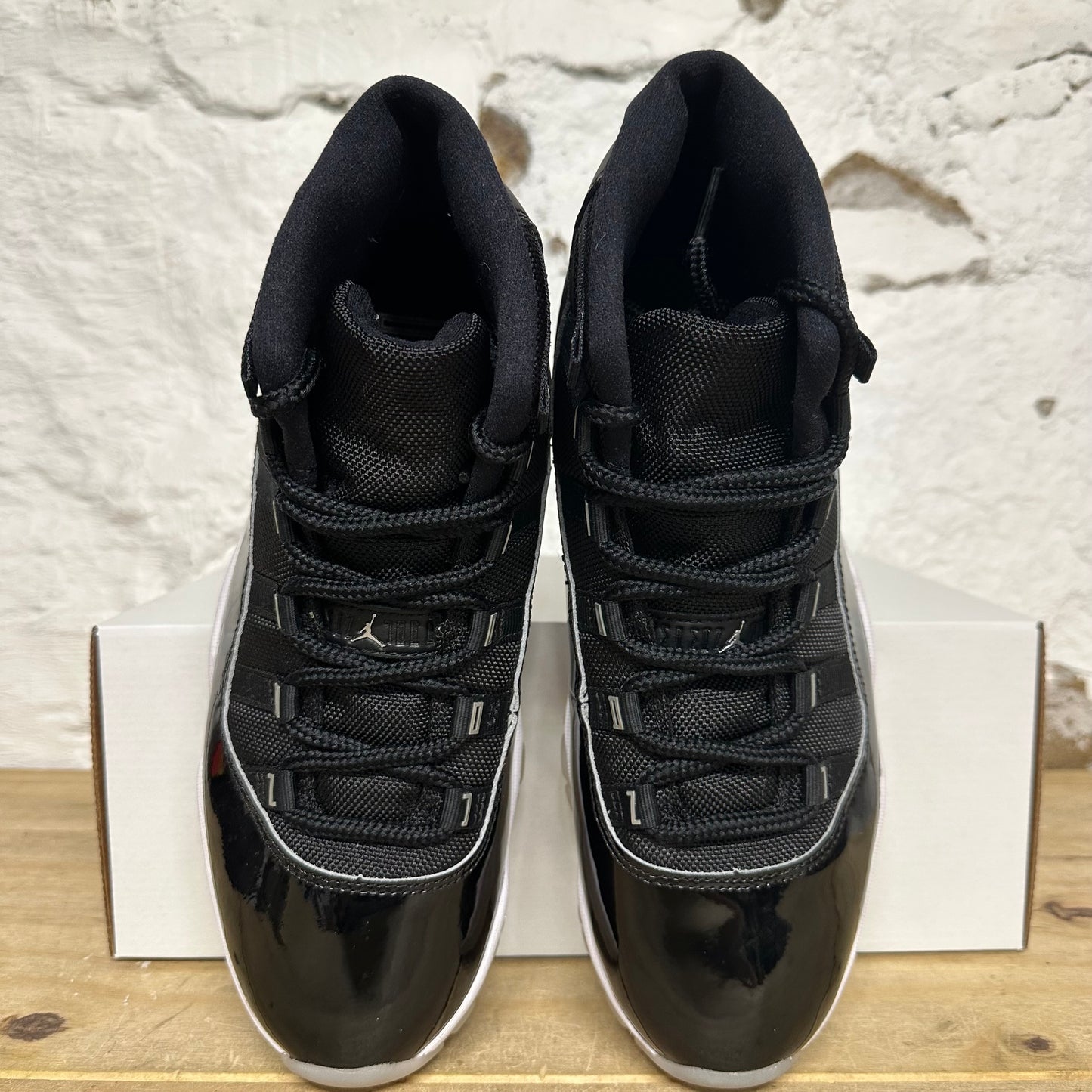 Air Jordan 11 High Jubilee Sz 9
