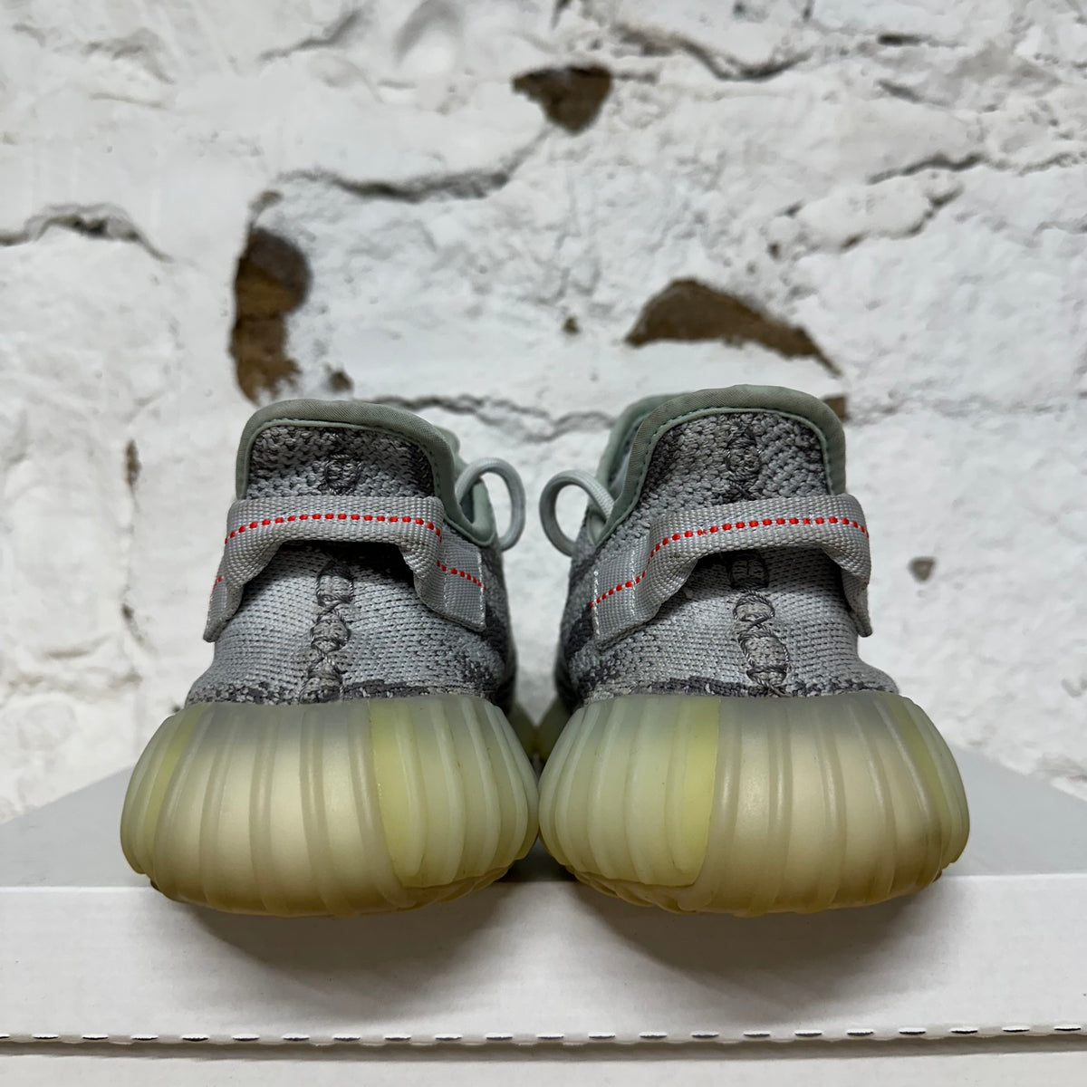 Yeezy 350 V2 Blue Tint Sz 9