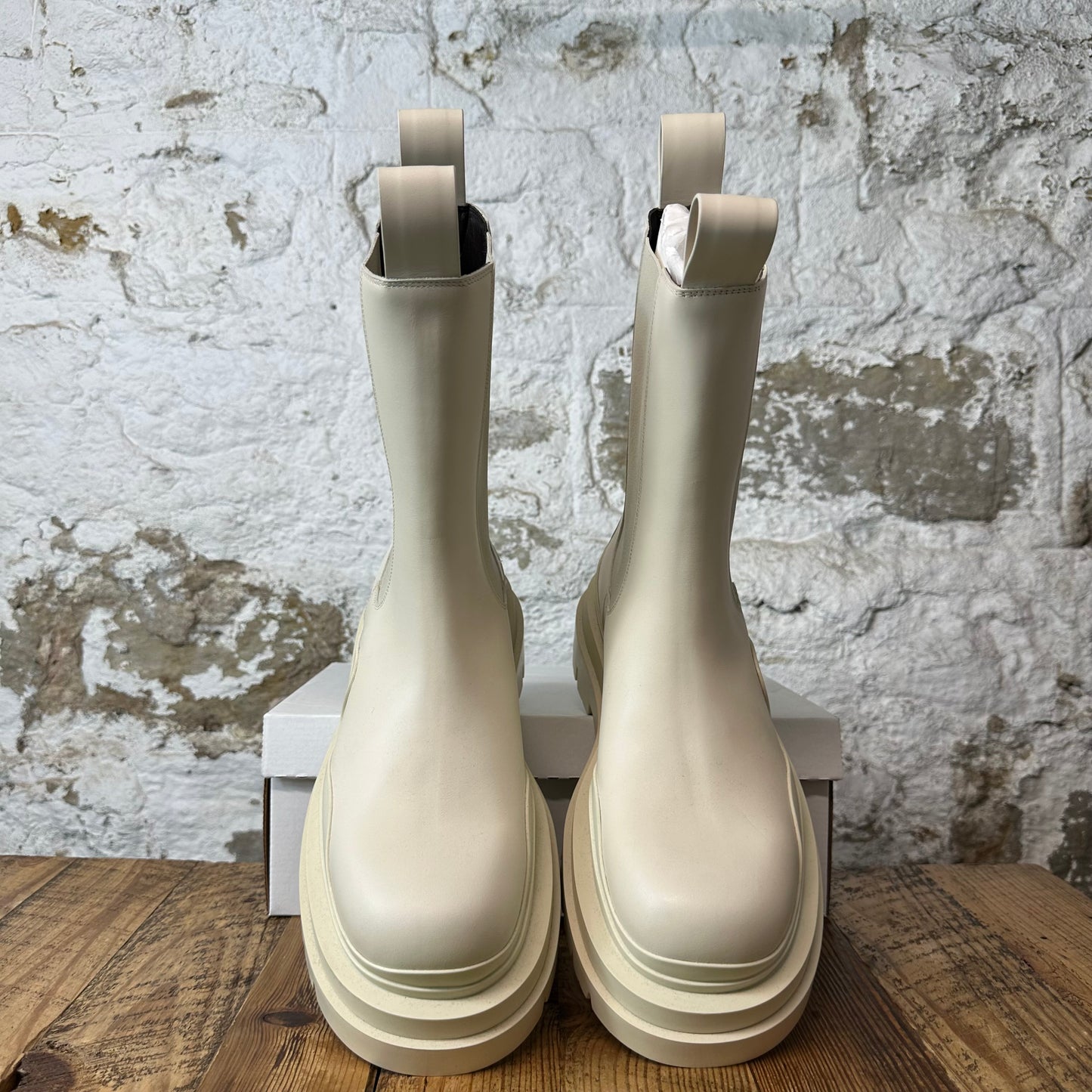 Bottega Veneta Beige Leather Tire Chelsea Boot Sz 10 (43) DS