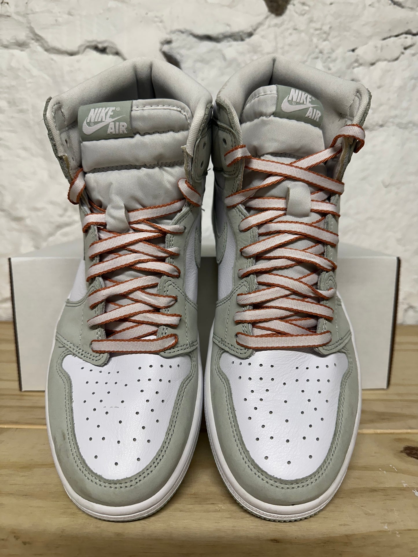 Air Jordan 1 High Seafoam Sz 9.5 (11W)