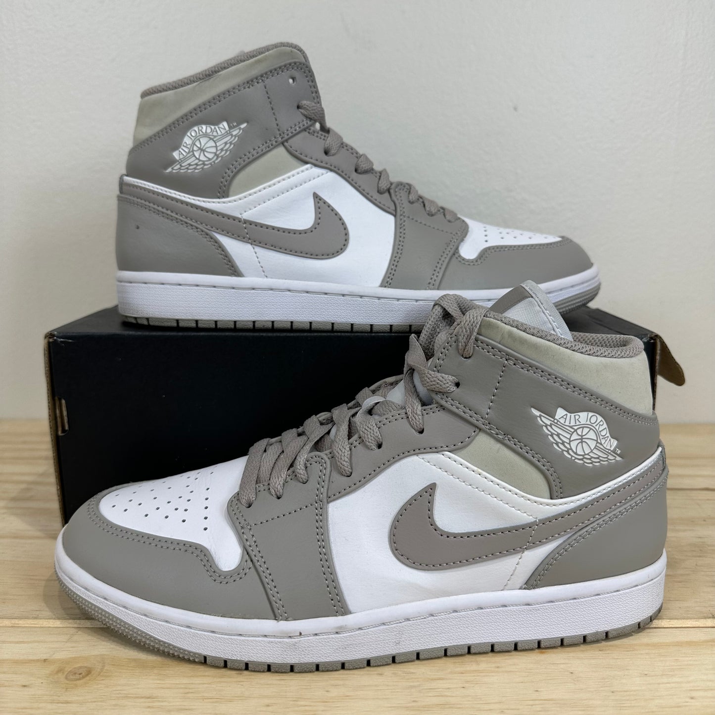 Air Jordan 1 Mid Linen Sz 8.5