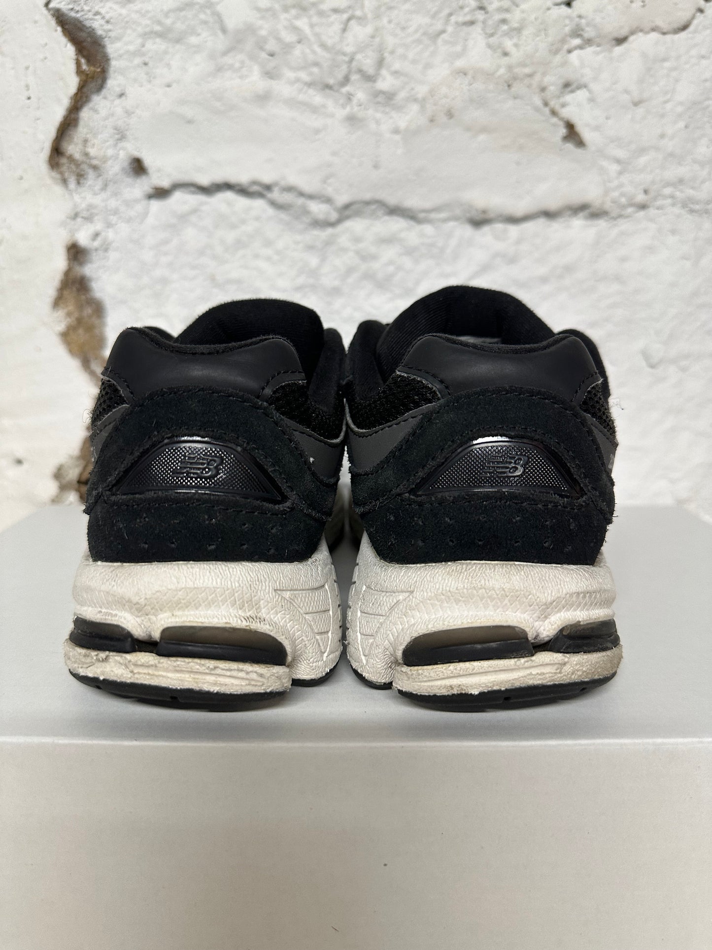 New Balance 2002R Black Phantom Sz 3Y