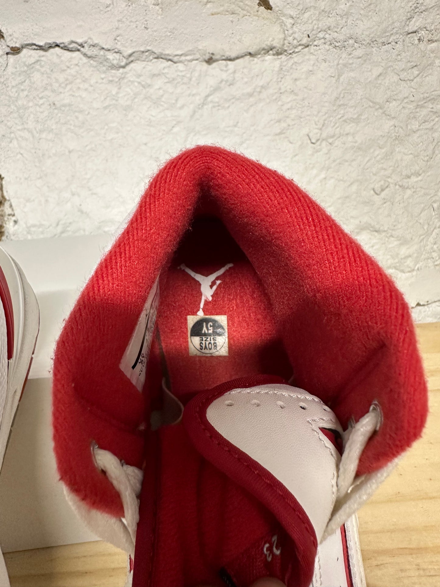 Air Jordan 2 White Varsity Sz 5Y