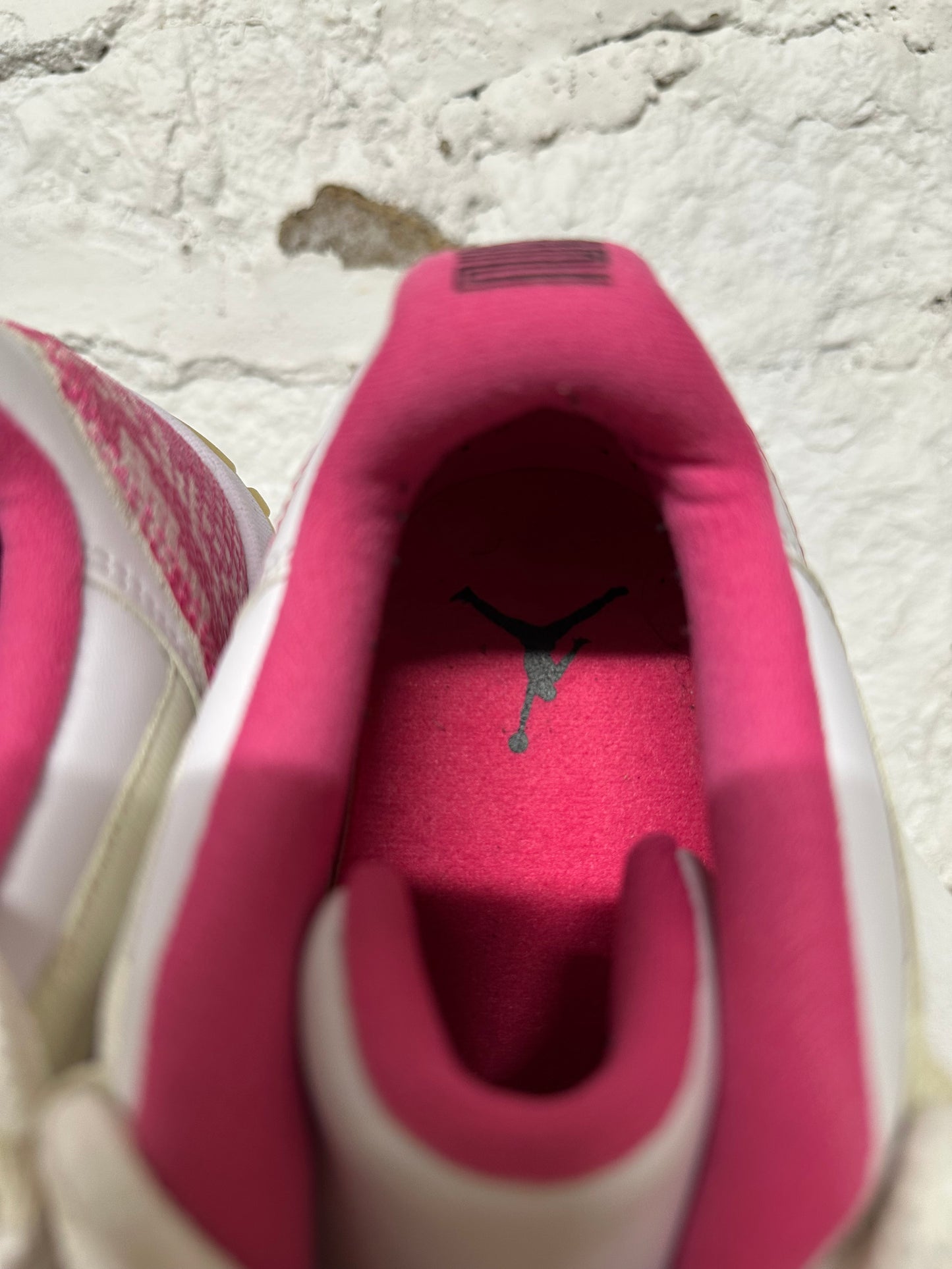 Air Jordan 11 Low Pink Snakeskin Sz 10 (11.5W)