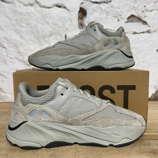 Yeezy 700 Salt Sz 9