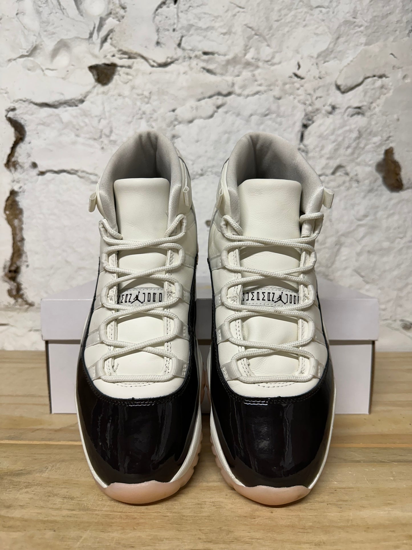 Air Jordan 11 High Neapolitan Sz 8.5 (10W)