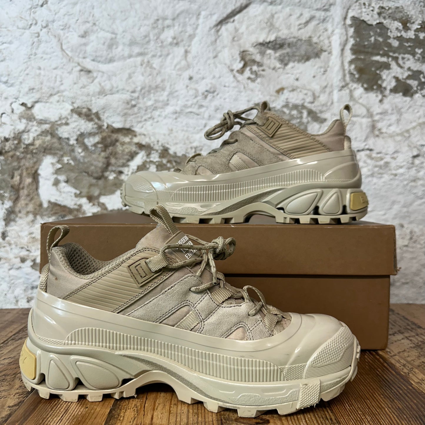 Burberry Arthur Triple Beige Sneaker Sz 7 (40)