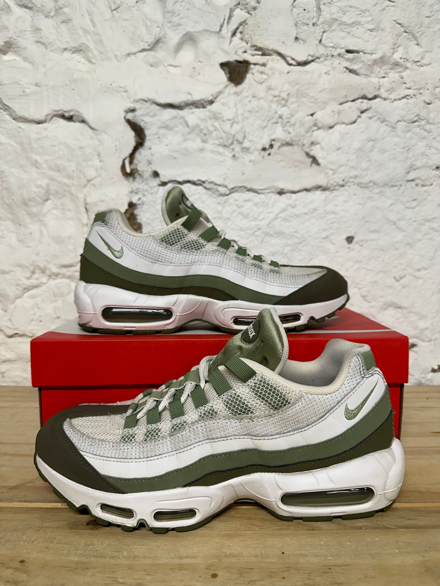 Nike Air Max 95 White Medium Olive Sz 9.5