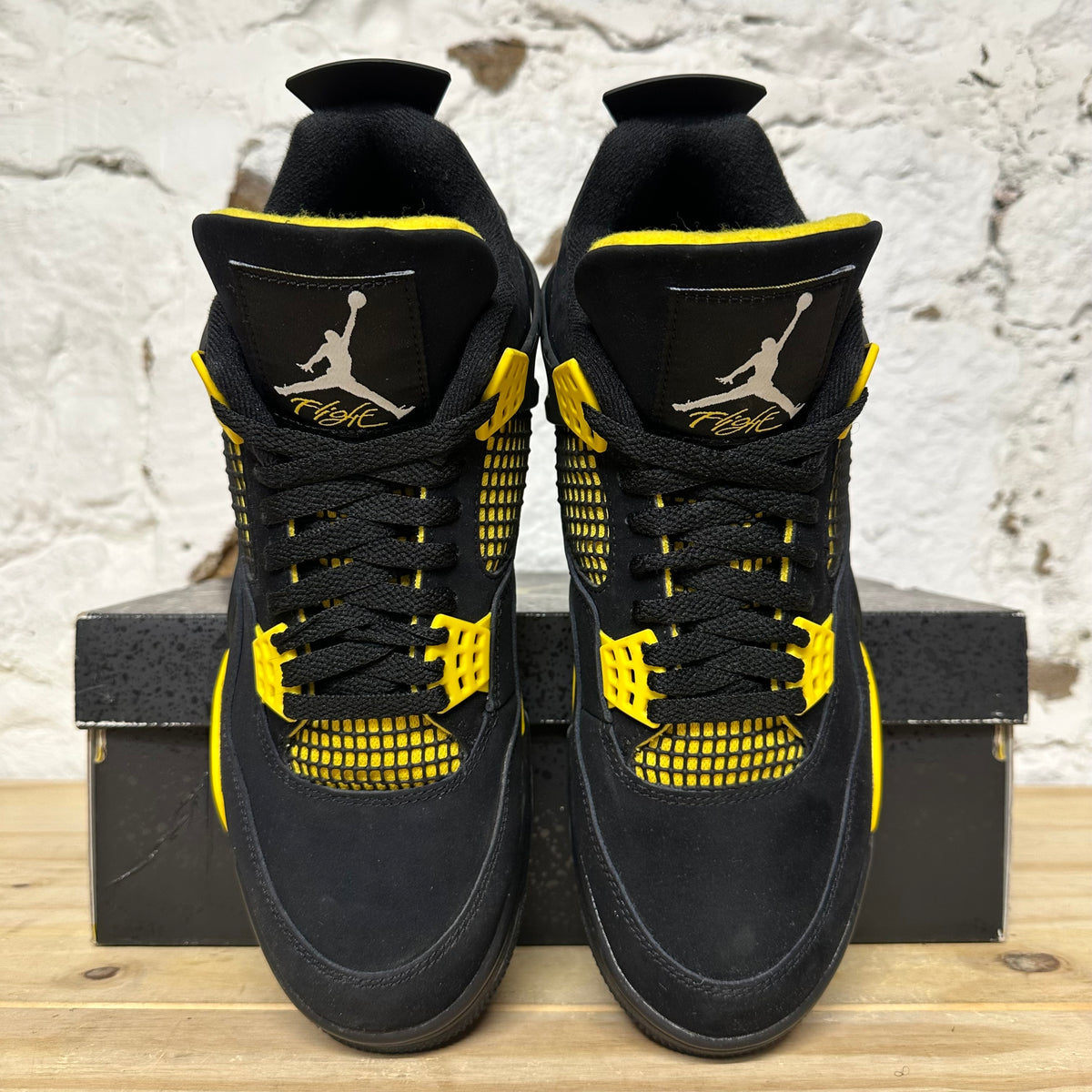 Air Jordan 4 Thunder (2023) Sz 9.5