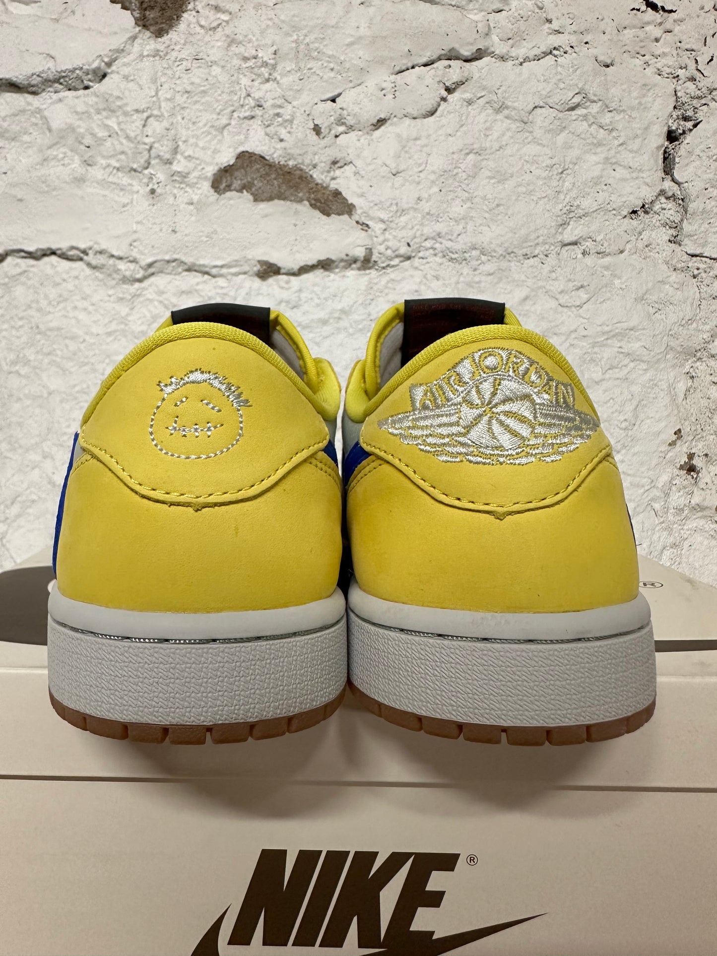 Air Jordan 1 Low Travis Scott Canary Sz 7 (8.5W)