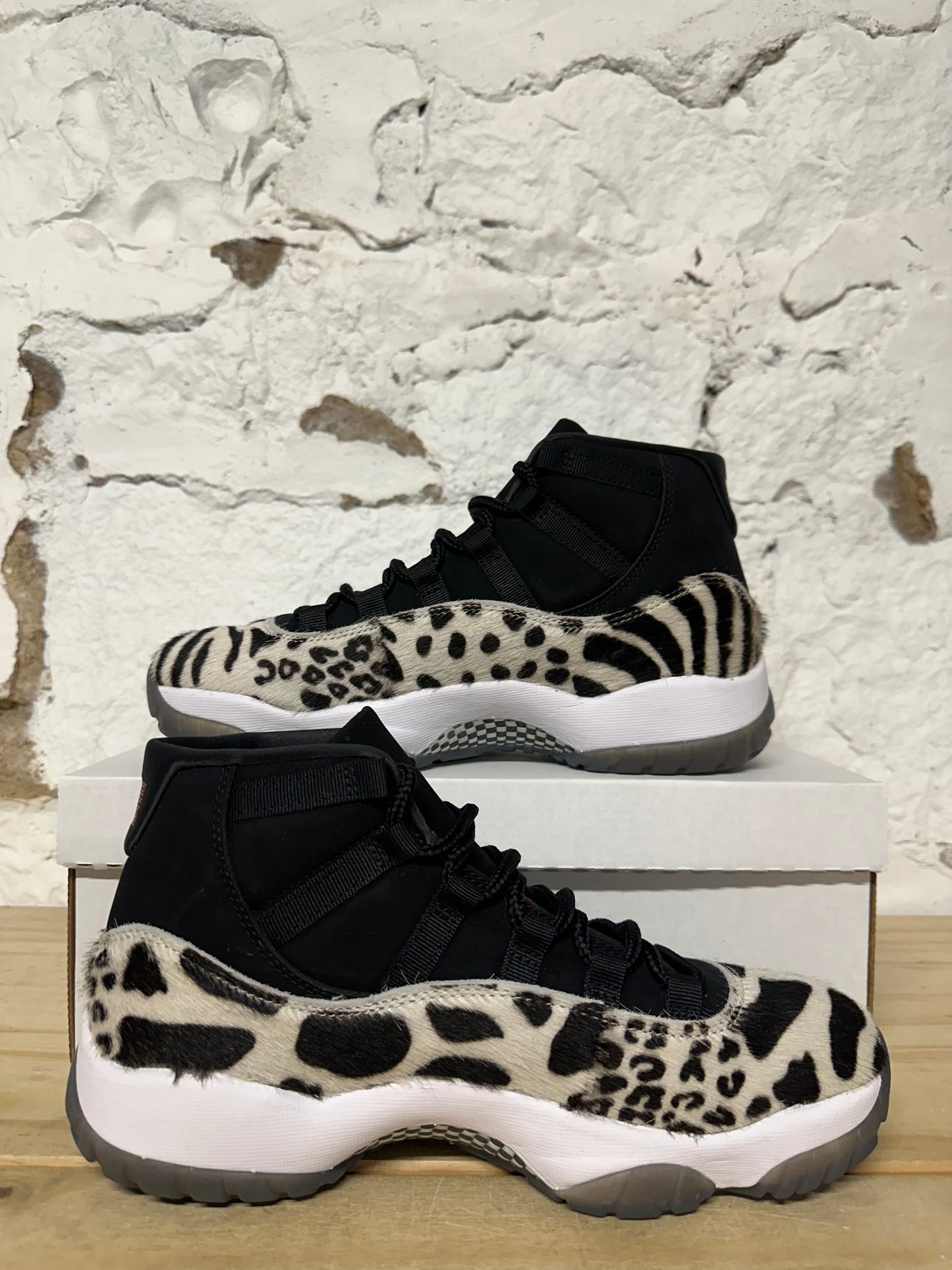 Air Jordan 11 High Animal Instinct Sz 8.5 (10W)