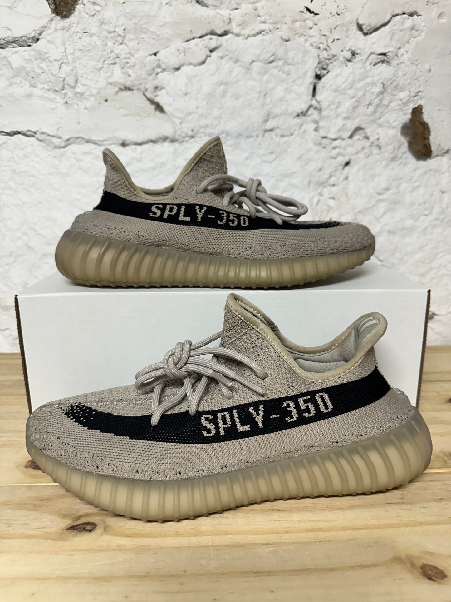 Yeezy 350 V2 Slate Sz 9