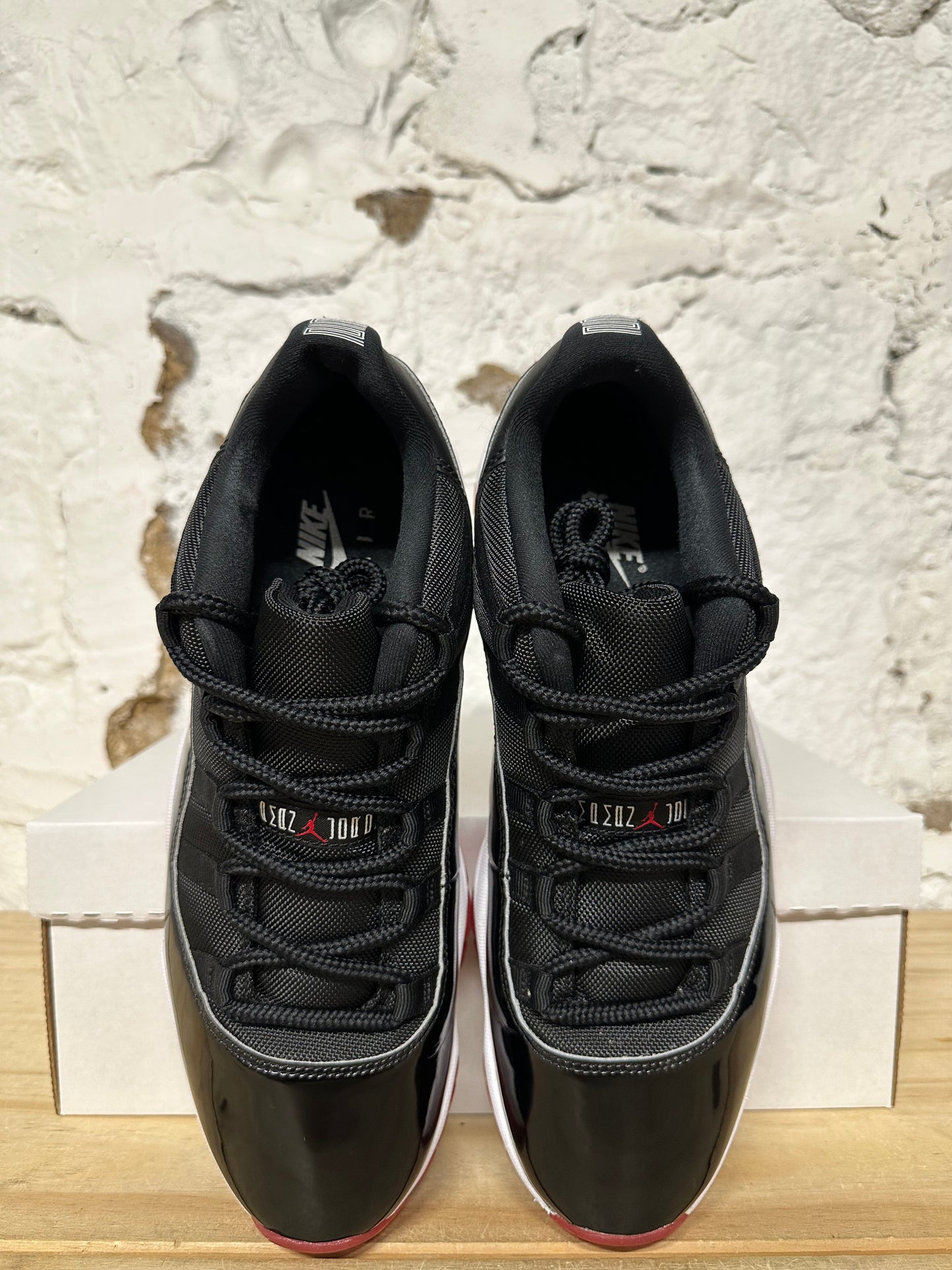 Air Jordan 11 Low Bred Sz 10.5