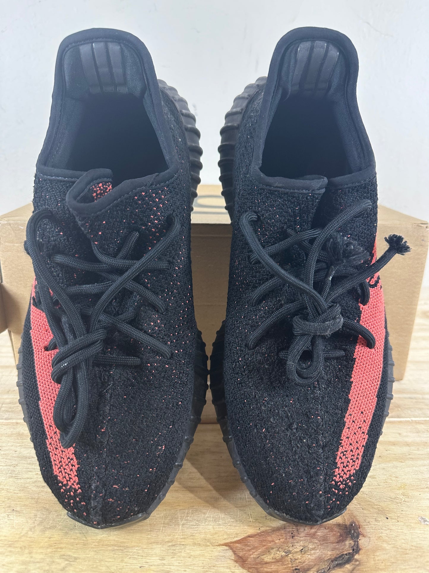 Yeezy 350 V2 Core Black Red Sz 9