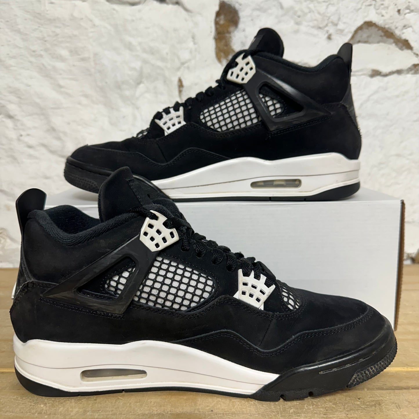Air Jordan 4 White Thunder Sz 9.5
