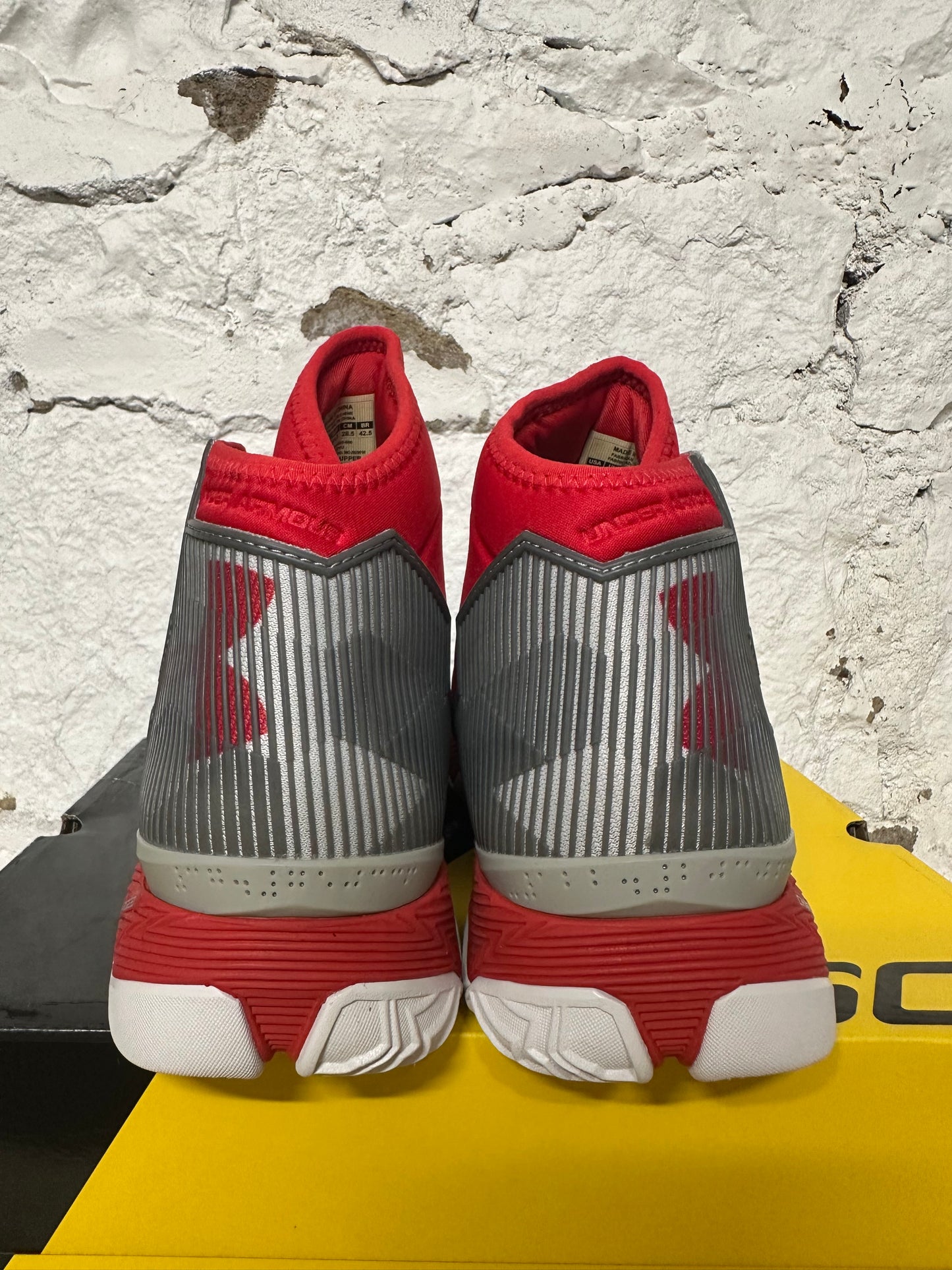 Under Armour Curry 2.5 Grey Red Sz 10.5 DS