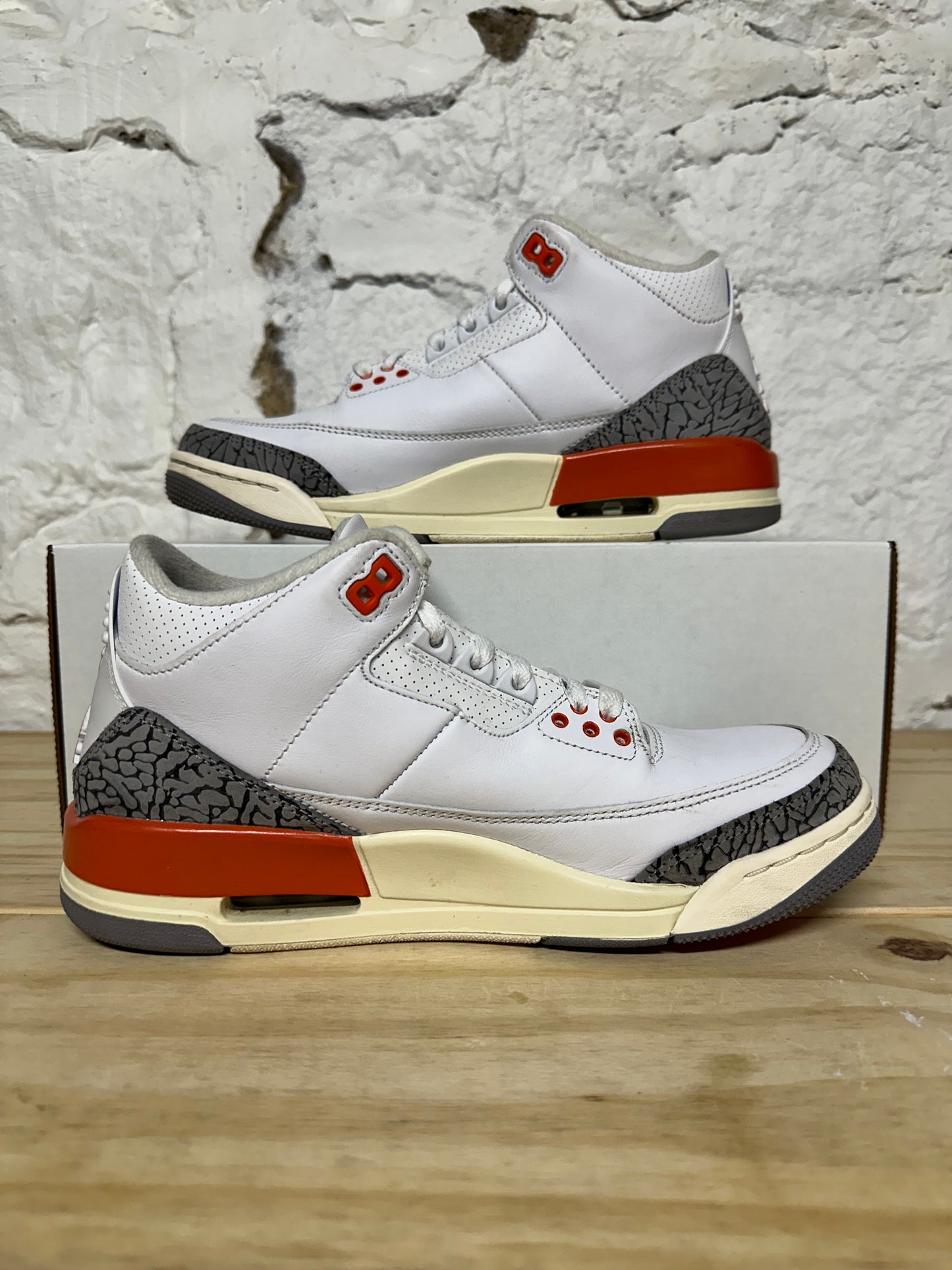 Air Jordan 3 Georgia Peach Sz 8 (9.5W)
