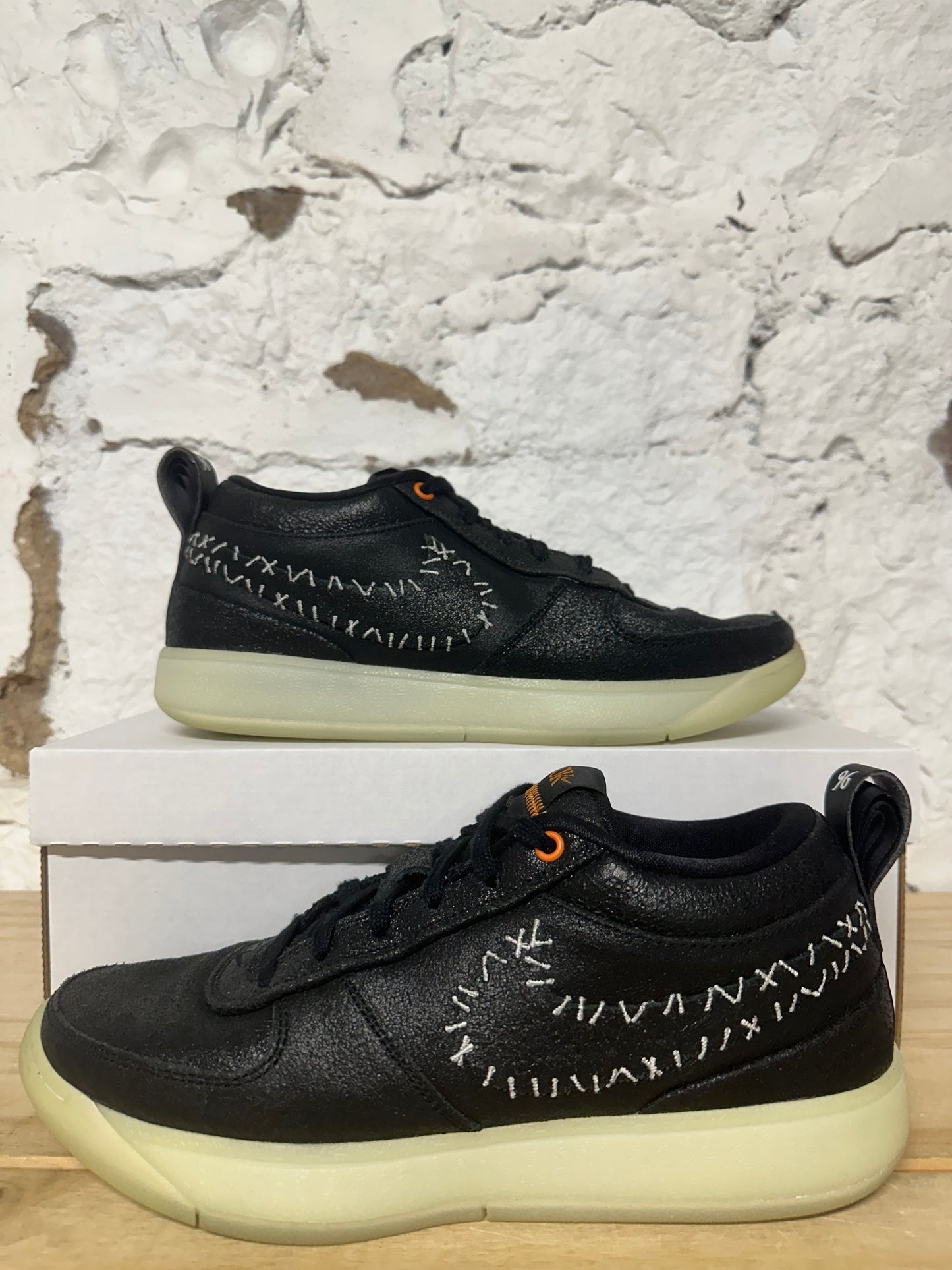 Nike Book 1 Halloween Sz 9.5