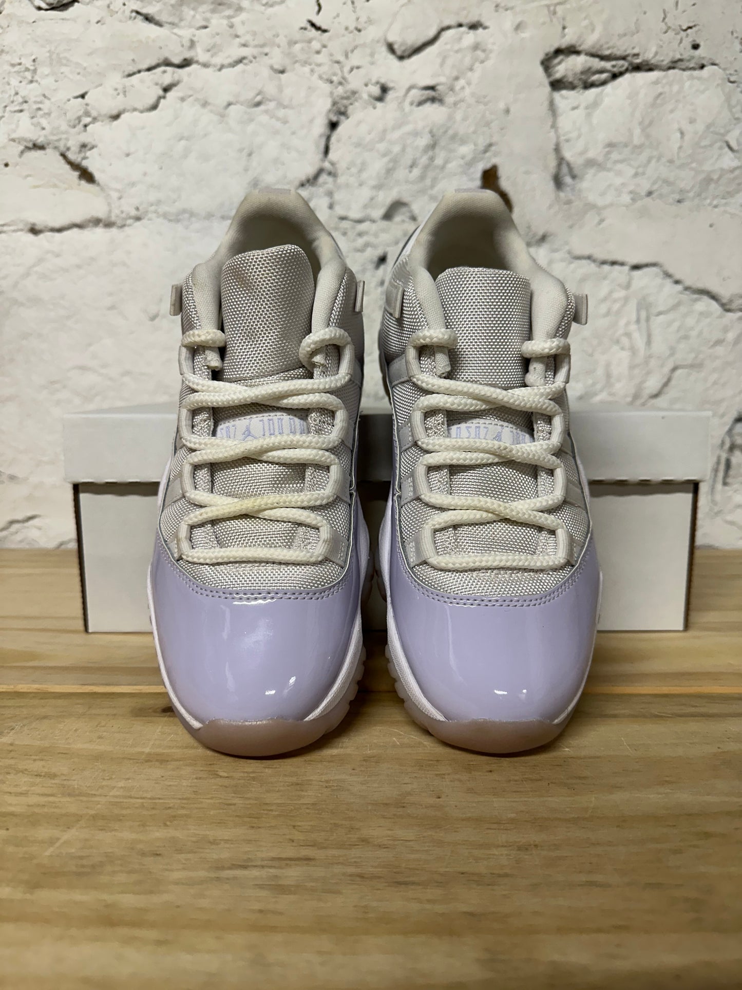 Air Jordan 11 Low Voilet Sz 5.5 (7W)