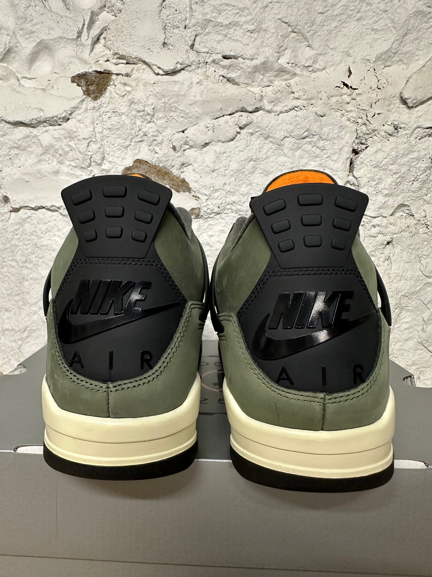 Air Jordan 4 Retro Undefeated Sz 13 DS