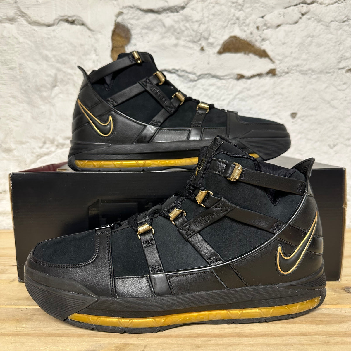 Nike LeBron Zoom 3 Black Metallic Gold Sz 10 DS