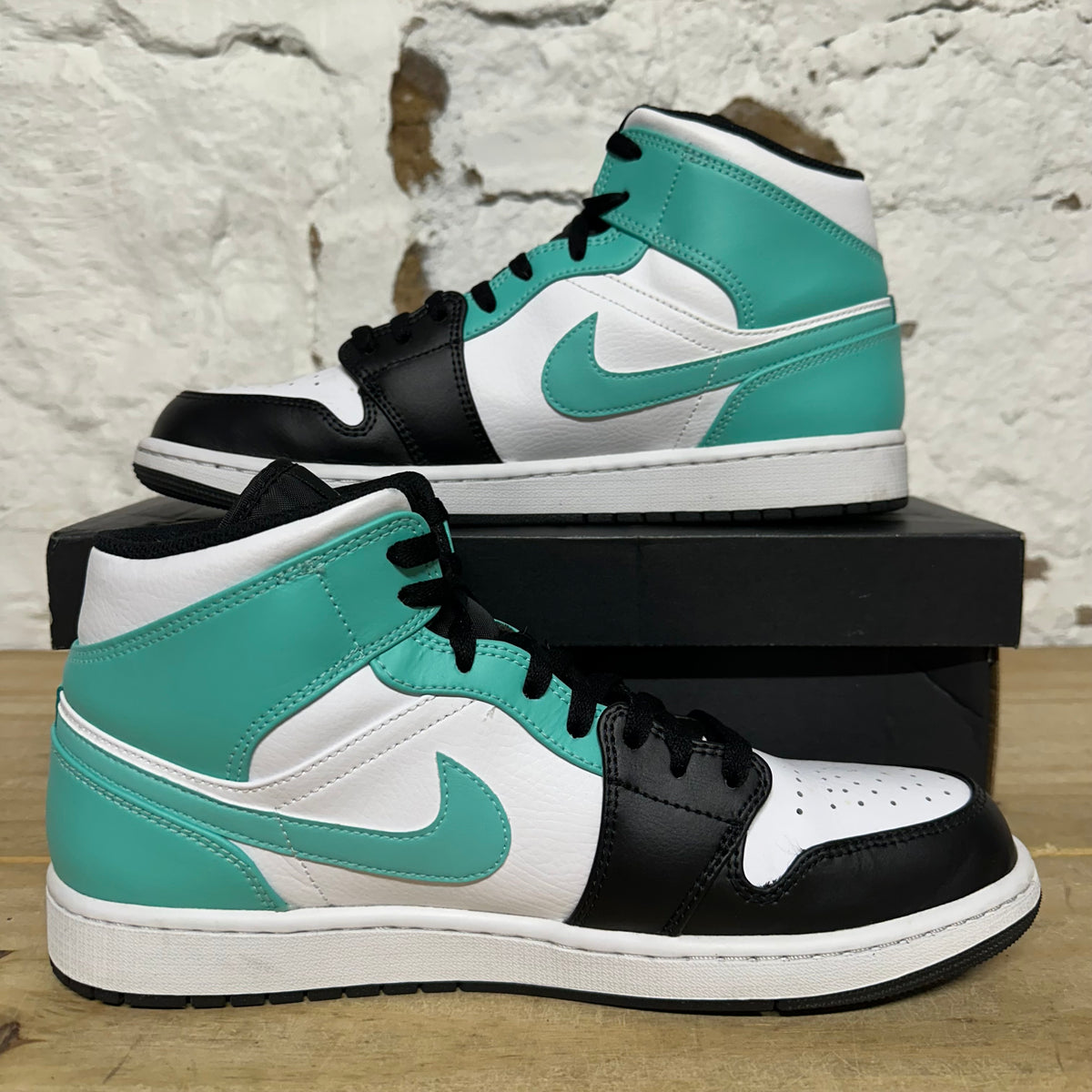 Air Jordan 1 Mid Tropical Twist Igloo Sz 12