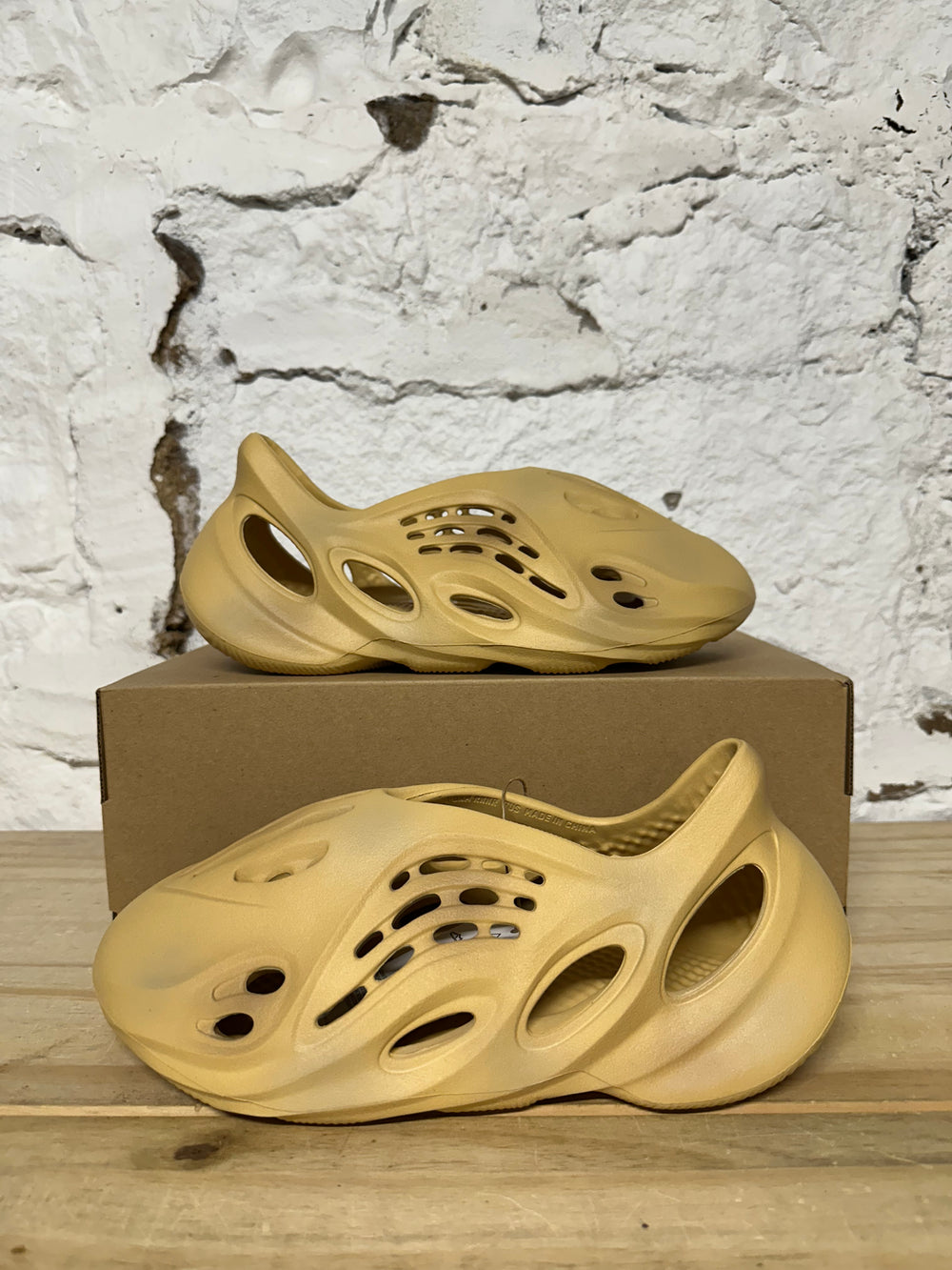 Yeezy Foam RNNR Desert Sand Sz 7 DS