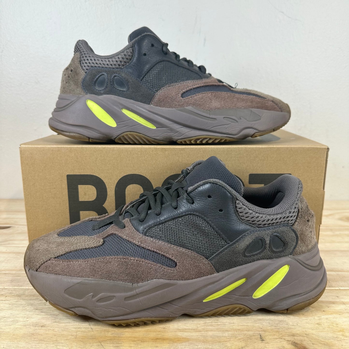 Yeezy 700 Mauve Sz 9.5