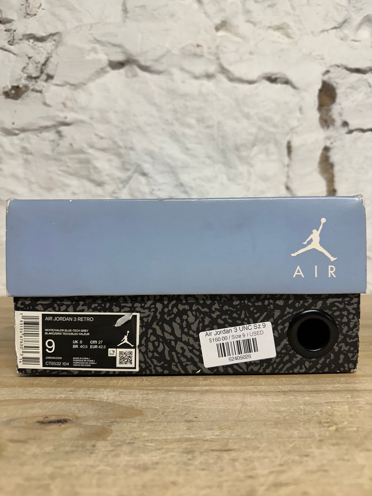Air Jordan 3 UNC Sz 9