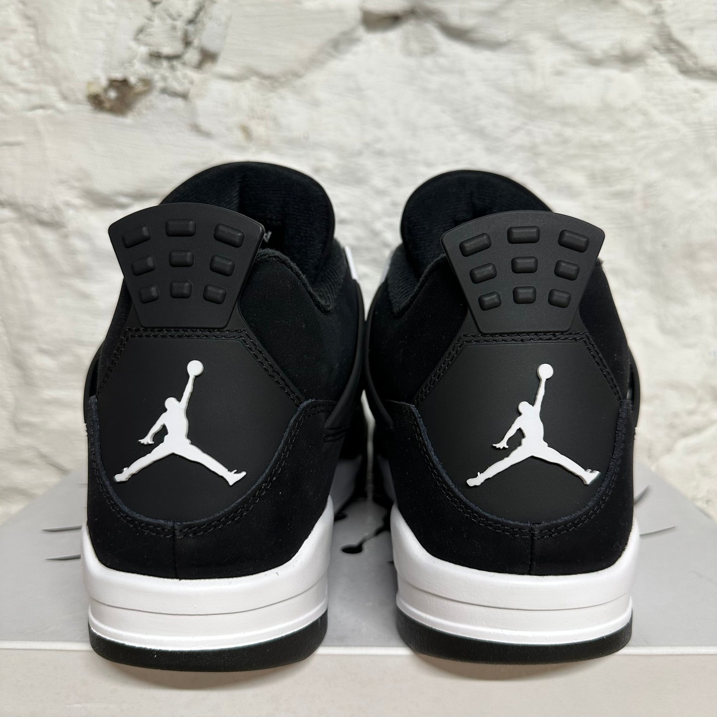 Air Jordan 4 White Thunder Sz 10 DS