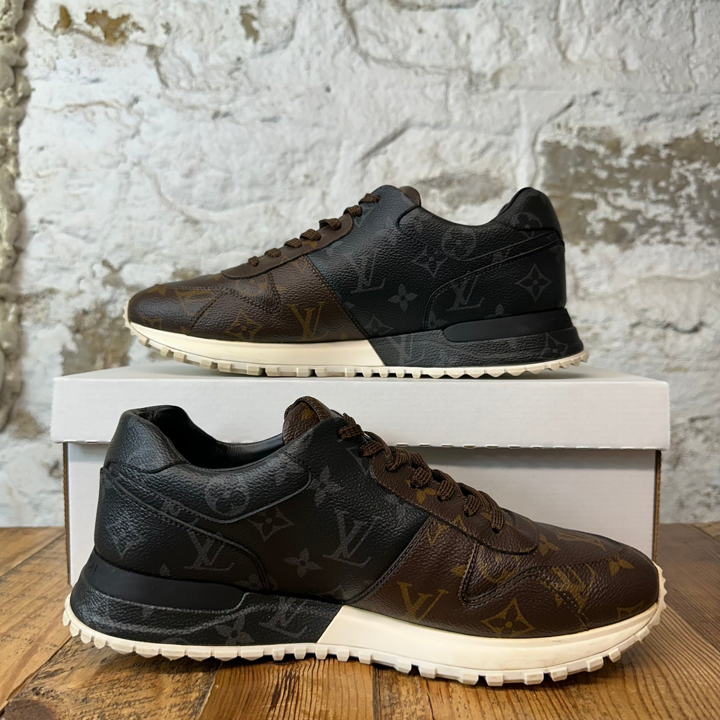 Louis Vuitton Monogram Runaway Sneaker Sz 8.5 (7LV)