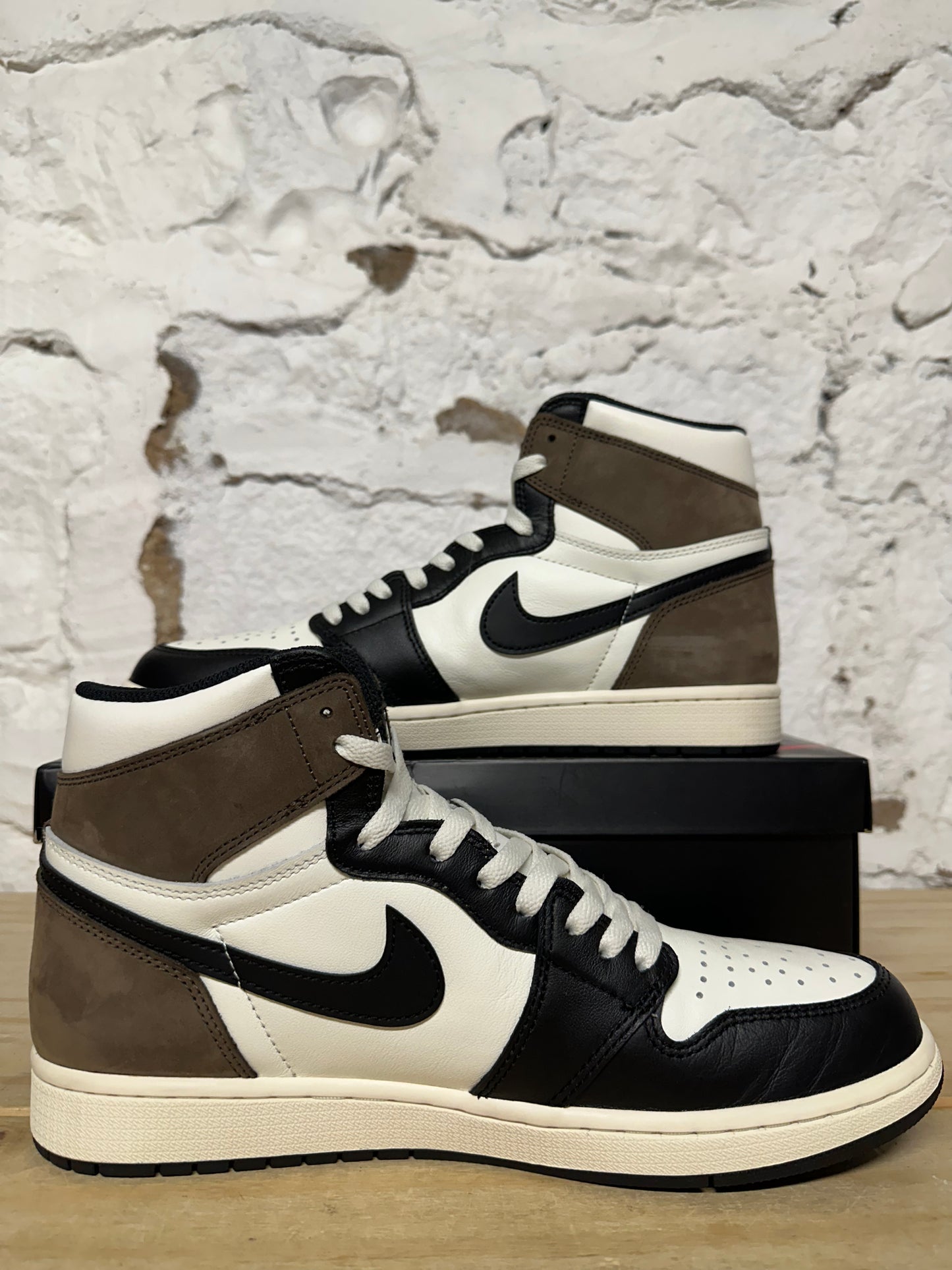 Air Jordan 1 High Dark Mocha Sz 11