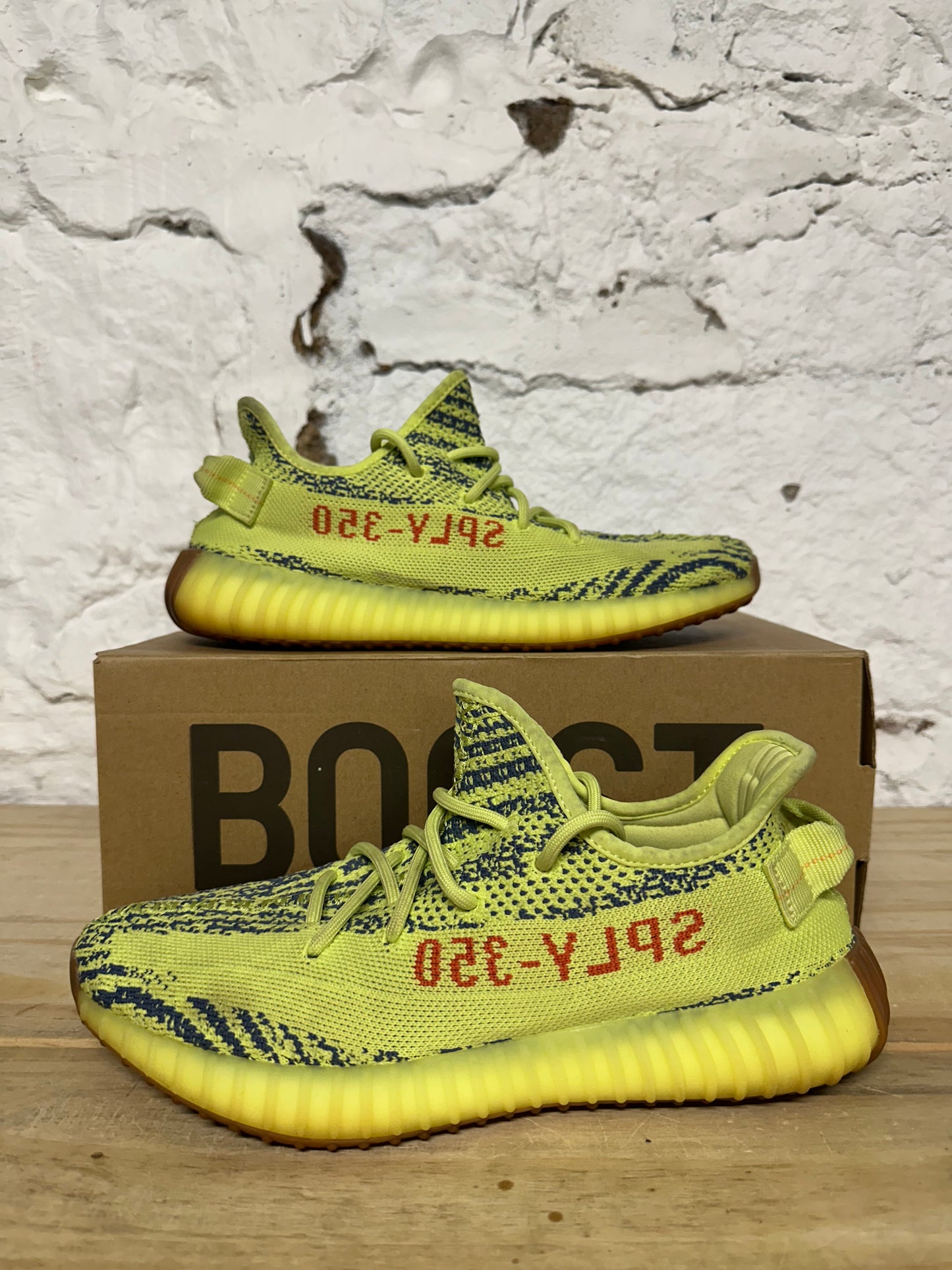 Yeezy 350 V2 Semi Frozen Yellow Sz 8