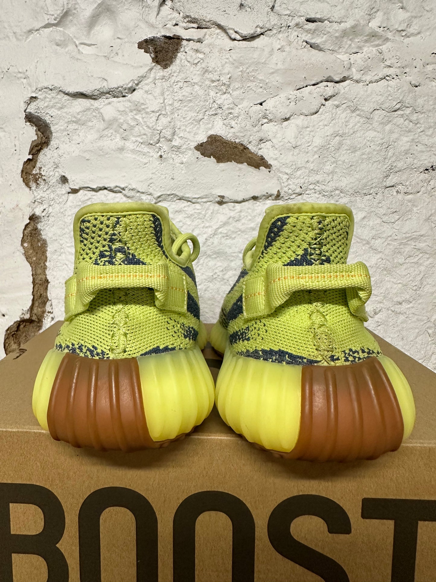 Yeezy 350 V2 Semi Frozen Yellow Sz 9