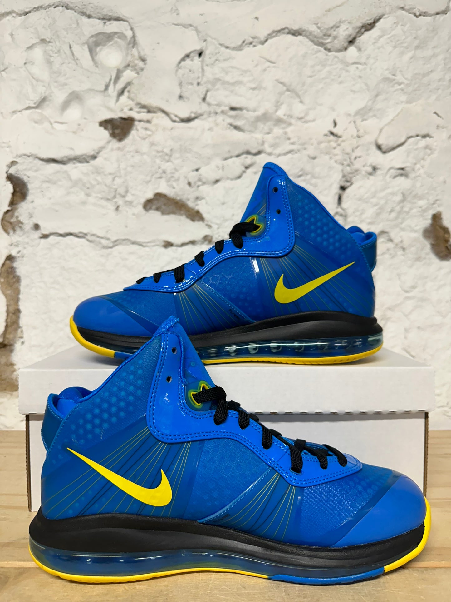 Nike Lebron 8 V2 Entourage Sz 8 DS