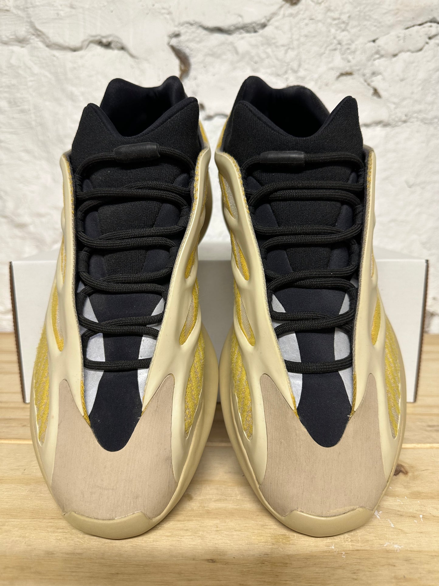 Yeezy 700 V3 Safflower Sz 12