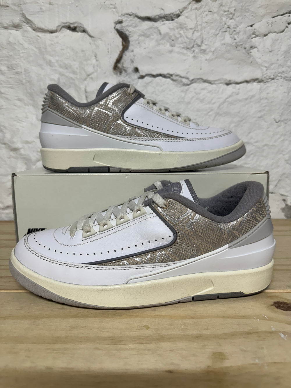 Air Jordan 2 Low Snakeskin Sz 8