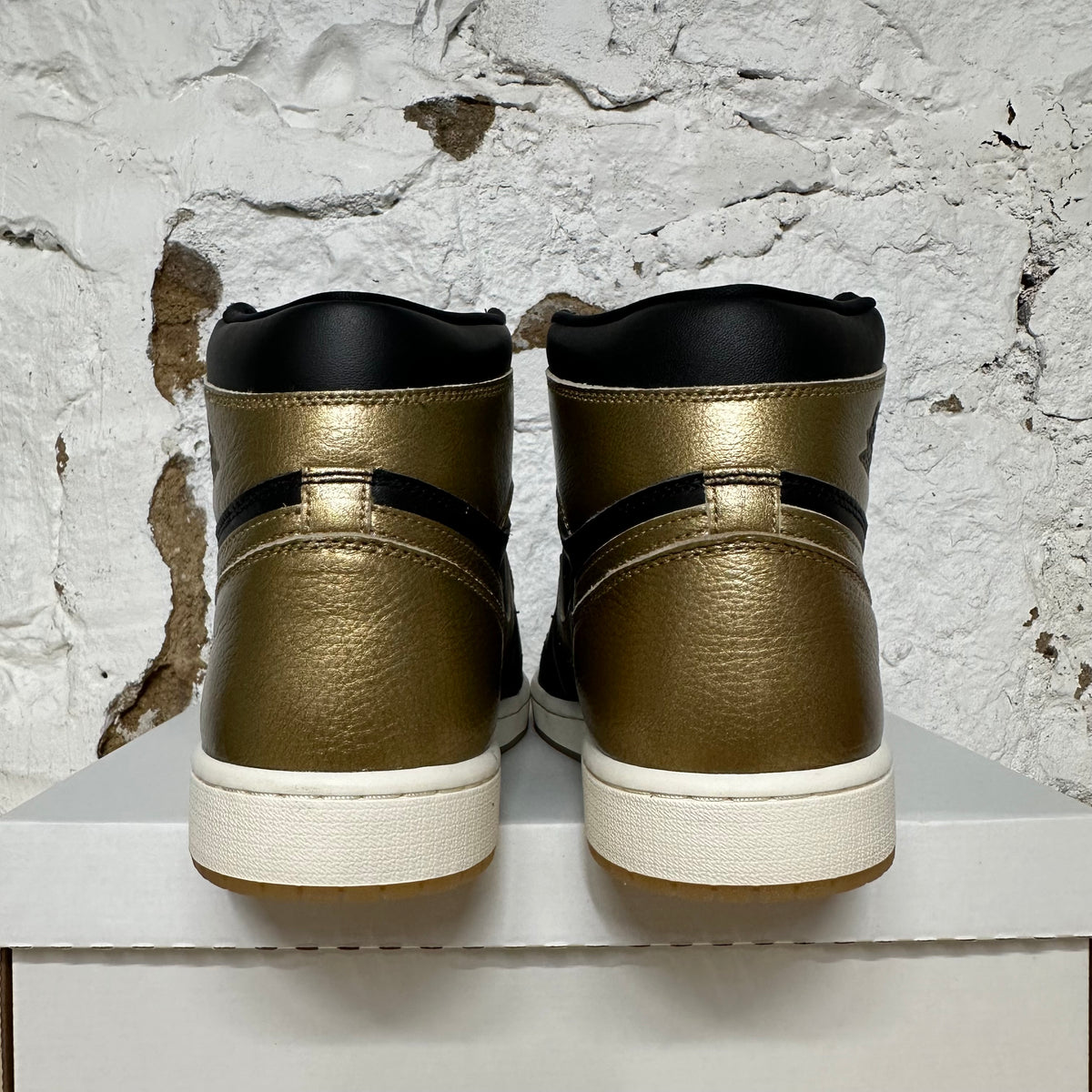 Air Jordan 1 High Black Metallic Gold Sz 12 DS